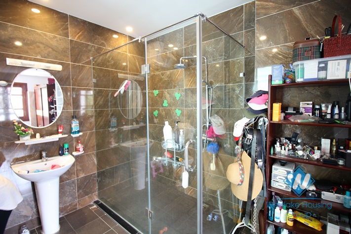 Spacious house with open living room and nice bathrooms to rent in Ciputra